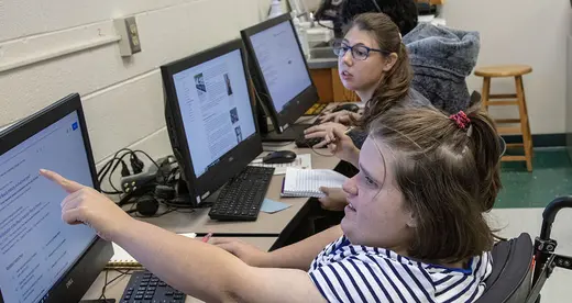 SOAR students at a computers